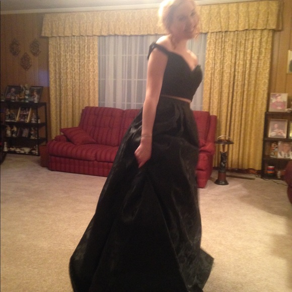 Sherri Hill Prom Dress (Size 6) - Picture 3 of 5